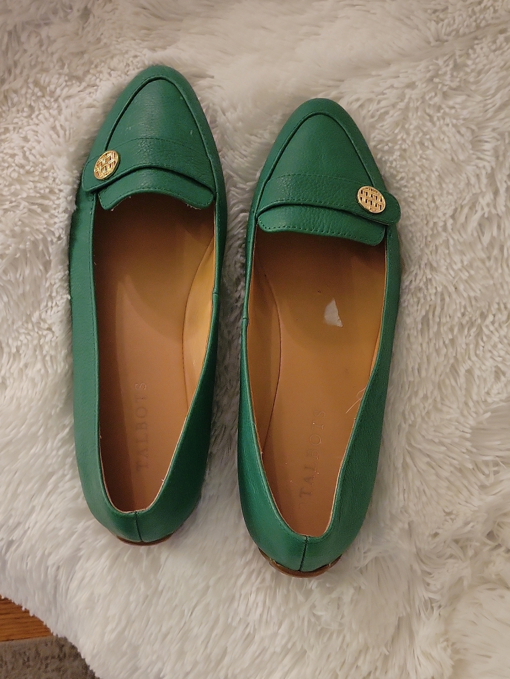 Green Leather Women’s Loafers with Gold Accent
